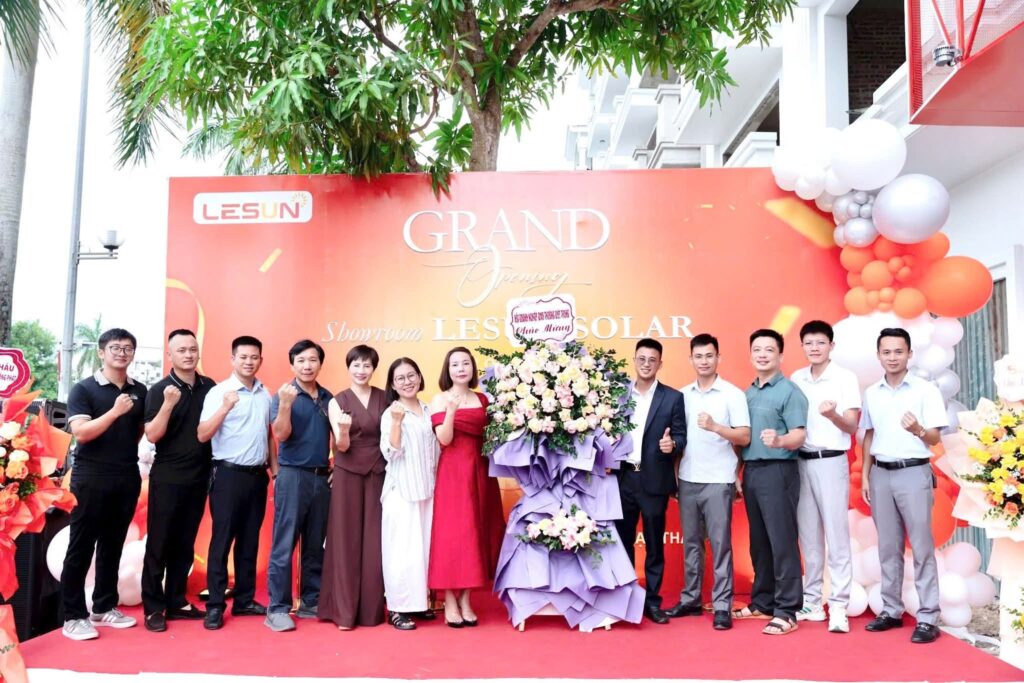 Hội doanh nghiệp giao thương Việt – Trung tham dự lễ khai trương showroom Lesun Solar